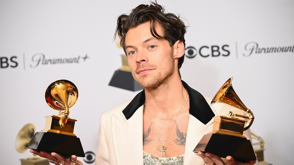 Así Deslumbró Harry Styles En La Noche De Los Grammy 2023 Diverso Entretenimiento