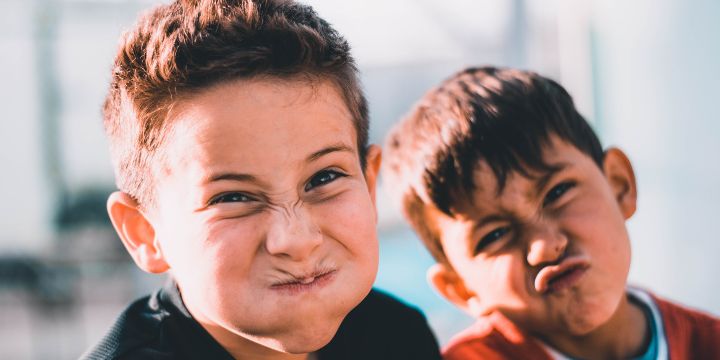 ¡Feliz Día del hermano en México! Estos son los mejores memes. UNSPLASH/Austin Pacheco